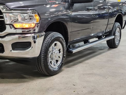Used 2024 RAM 2500 Tradesman w/ Chrome Appearance Group image 17