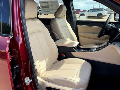 New 2025 Jeep Grand Cherokee L Limited w/ Luxury Tech Group II RWD image 12