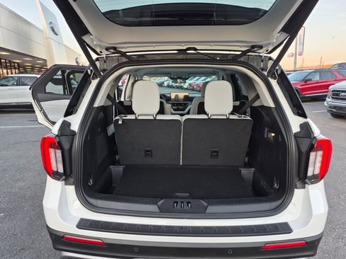 New 2025 Ford Explorer Platinum w/ Ultimate Package image 17