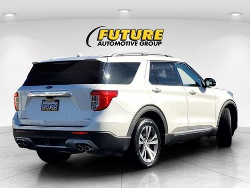 Certified 2020 Ford Explorer Platinum w/ Premium Technology Package AWD/4WD image 4