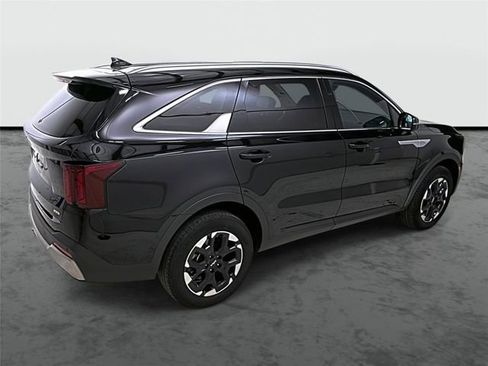 Used 2024 Kia Sorento S image 6