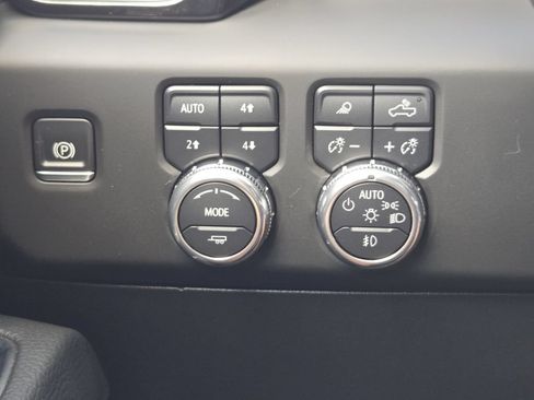 Used 2025 GMC Sierra 1500 Denali AWD/4WD image 17