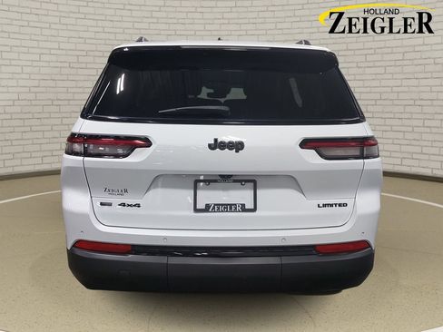 Used 2023 Jeep Grand Cherokee L Limited w/ Black Appearance Package AWD/4WD image 6