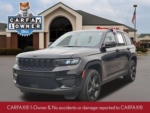 Used 2024 Jeep Grand Cherokee Altitude AWD/4WD image 2
