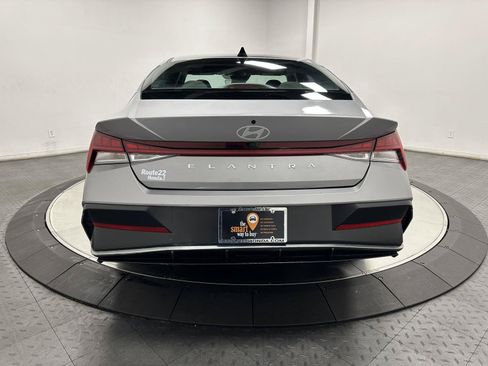 Used 2025 Hyundai Elantra SEL FWD image 11