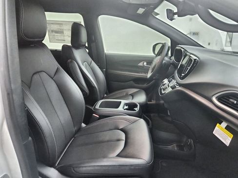 New 2026 Chrysler Voyager LX image 31