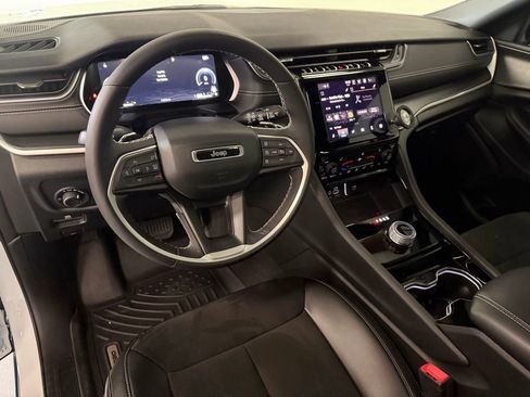 Used 2023 Jeep Grand Cherokee L Laredo AWD/4WD image 11