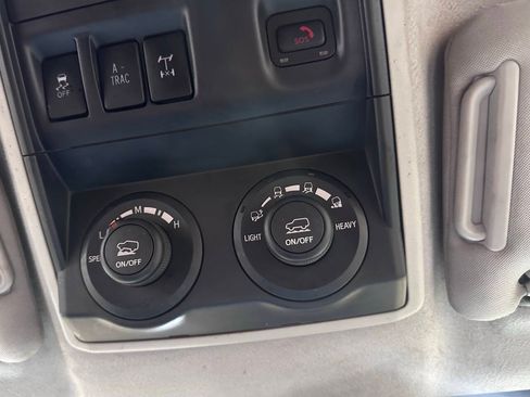 Used 2020 Toyota 4Runner TRD Off-Road AWD/4WD image 19