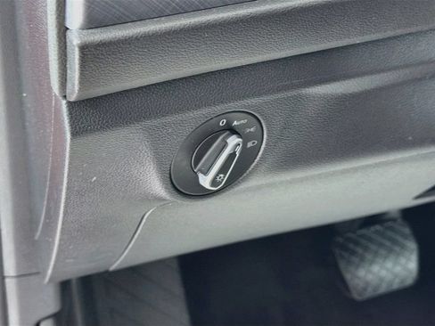 Used 2023 Volkswagen Jetta SE w/ Panoramic Sunroof Package FWD image 10