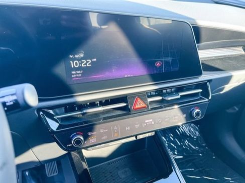 Certified 2024 Kia Niro EX image 22