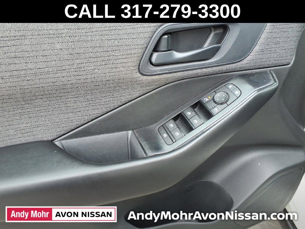 Used 2023 Nissan Rogue S AWD/4WD image 15