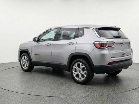Used 2025 Jeep Compass Latitude AWD/4WD image 5