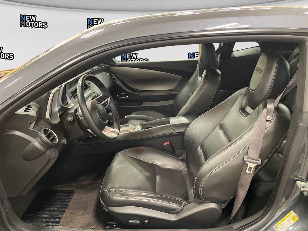 Used 2010 Chevrolet Camaro SS RWD image 9