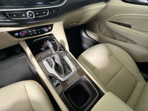 Used 2018 Buick Regal Essence w/ Driver Confidence Package #1 FWD image 25
