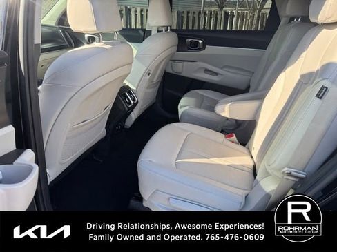 Used 2025 Kia Sorento EX w/ EX Panoramic Sunroof Package image 9