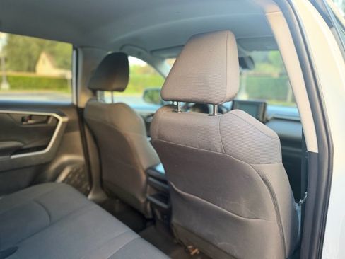 Used 2019 Toyota RAV4 LE w/ Carpet Mat Package FWD image 17