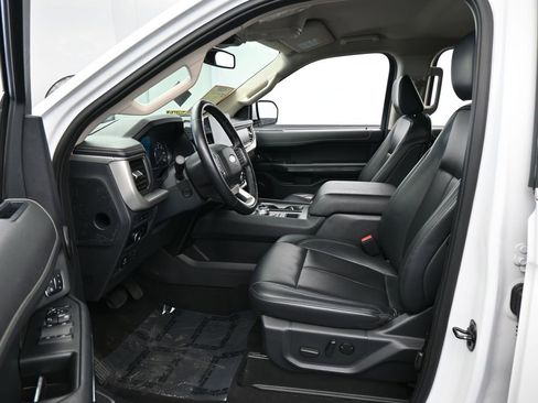 Used 2024 Ford Expedition Max XLT image 11