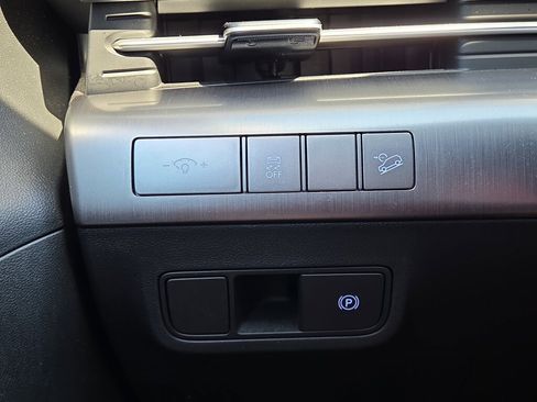 Used 2025 Hyundai Kona SEL FWD image 25