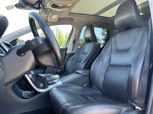 Used 2016 Volvo XC60 T5 Premier w/ Proximity Package FWD image 12