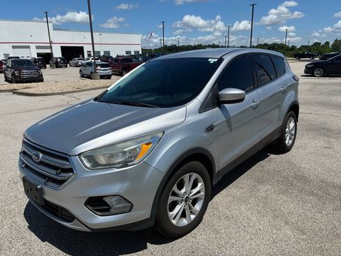 Used 2017 Ford Escape SE FWD image 3