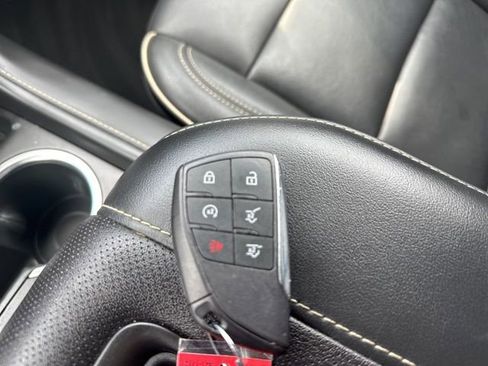 Used 2024 GMC Yukon XL SLT image 39