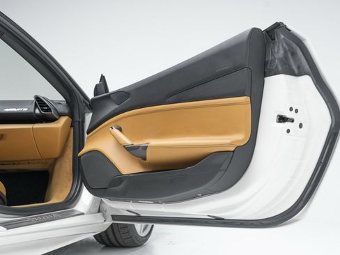 Used 2016 Ferrari 488 GTB Base image 40