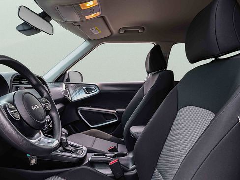 Certified 2025 Kia Soul LX w/ LX Technology Package FWD image 27