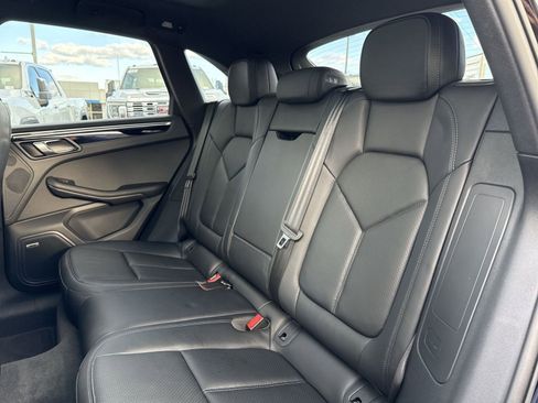 Used 2024 Porsche Macan image 23