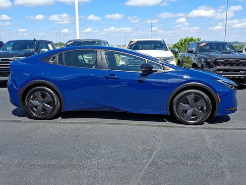 Used 2025 Toyota Prius LE FWD image 7