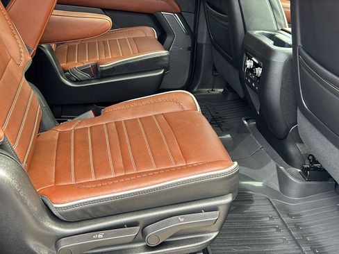Certified 2023 GMC Yukon XL Denali Ultimate w/ LPO, Floor Liner Package AWD/4WD image 24