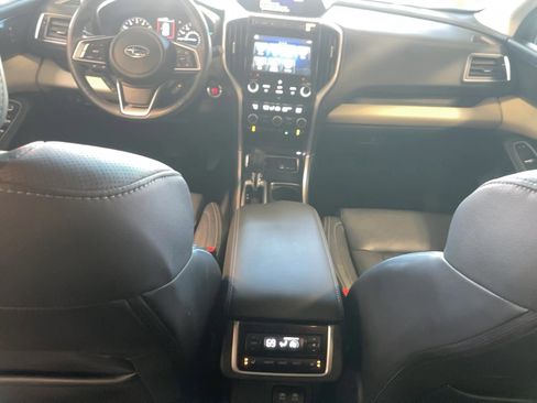 Used 2022 Subaru Ascent Limited w/ Technology Package image 8