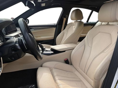 Used 2019 BMW 540i w/ M Sport Package image 9