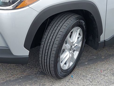 Used 2023 Toyota Corolla Cross LE image 32