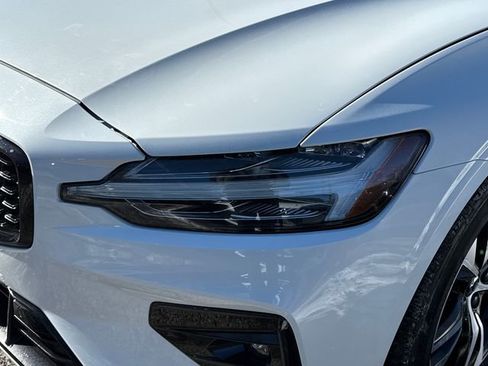 Certified 2025 Volvo S60 B5 Core image 9