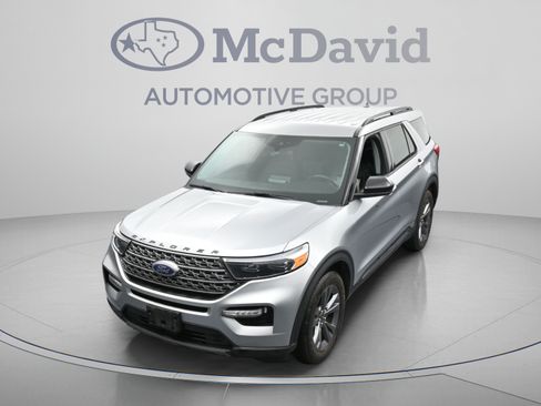 Used 2022 Ford Explorer XLT w/ Equipment Group 202A RWD image 34