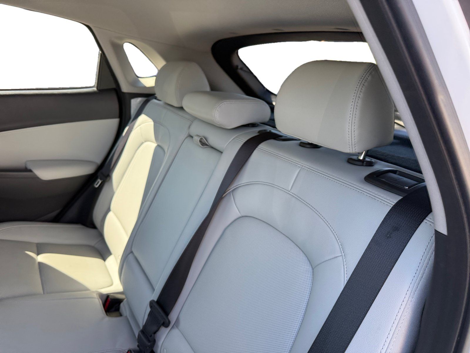 Used 2023 Hyundai Kona Limited AWD/4WD image 16