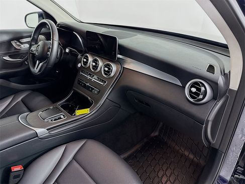 Used 2021 Mercedes-Benz GLC 300 4MATIC w/ Premium Package image 28