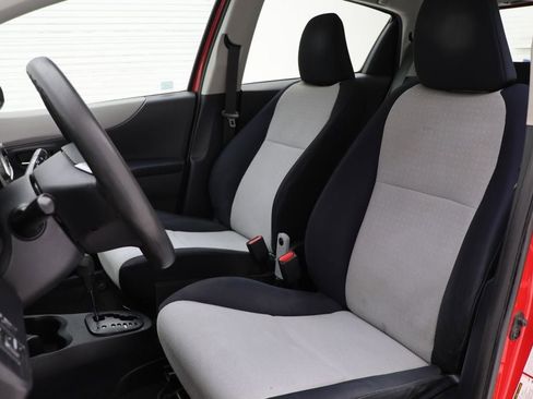 Used 2012 Toyota Yaris L image 15