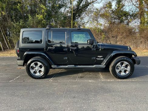 Used 2018 Jeep Wrangler Unlimited Sahara image 8