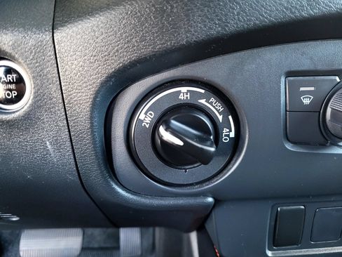 Used 2023 Nissan Frontier PRO-4X w/ Technology Package AWD/4WD image 27