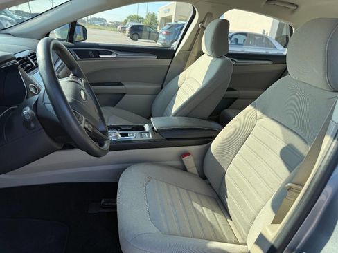 Used 2020 Ford Fusion SE image 9