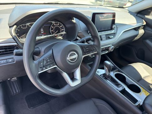 Used 2024 Nissan Altima 2.5 SV image 33