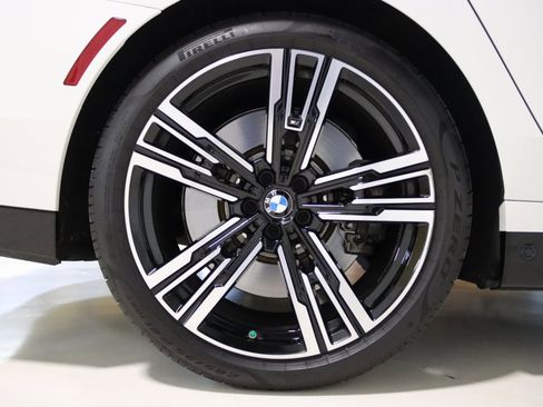 Used 2023 BMW 760i xDrive image 94