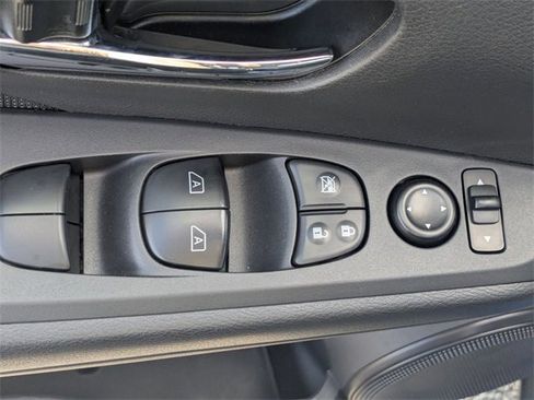 Used 2021 Nissan Kicks SV image 12