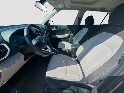 Used 2024 Hyundai Venue SEL FWD image 16