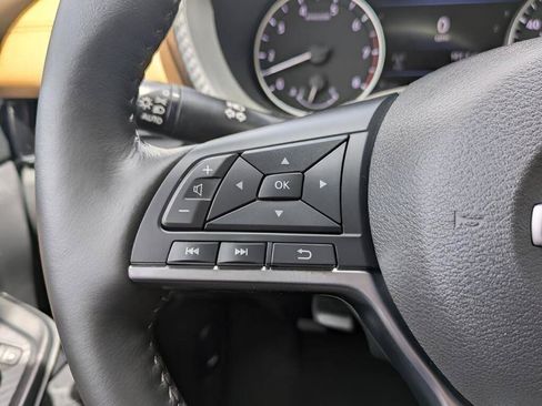 Used 2025 Nissan Sentra SV w/ SV Premium Package FWD image 15