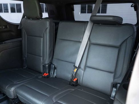 Used 2023 Chevrolet Suburban Z71 w/ Luxury Package AWD/4WD image 16