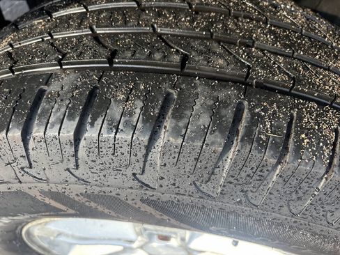 Used 2011 GMC Yukon XL SLE w/ Suspension Package, Off-Road AWD/4WD image 12