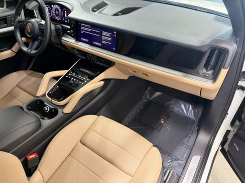 Certified 2025 Porsche Cayenne image 15