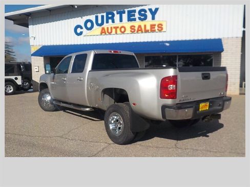 Used 2009 GMC Sierra 3500 SLT w/ SLT Convenience Package image 5